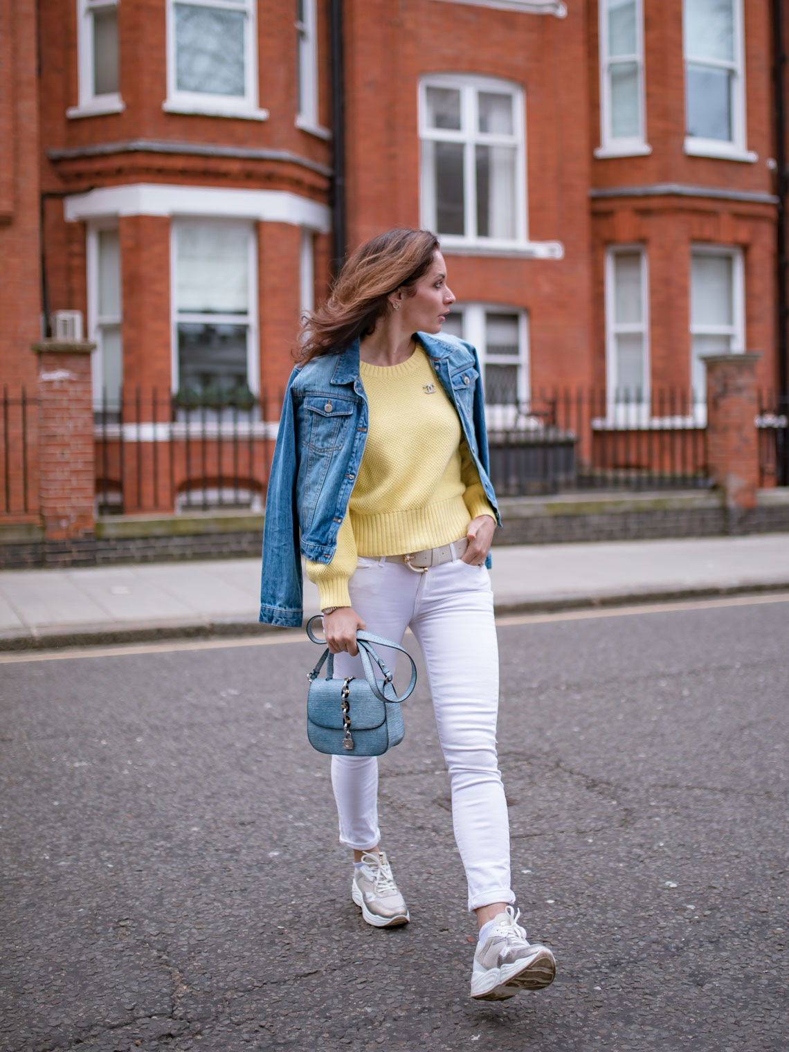 How to style yellow sweater with white jeans