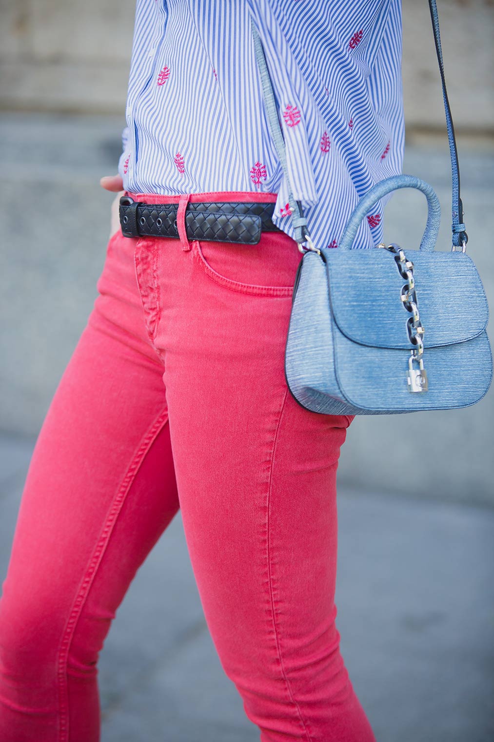 Chic Journal Petra wearing Louis Vuitton Chain It Bag and red jeans