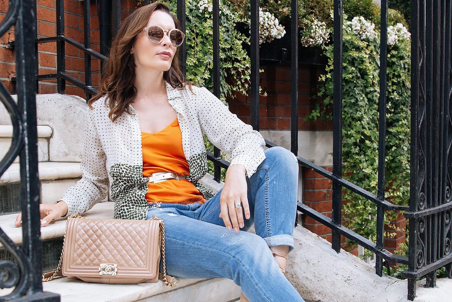 How to create simple and chic outfit for your day out of office