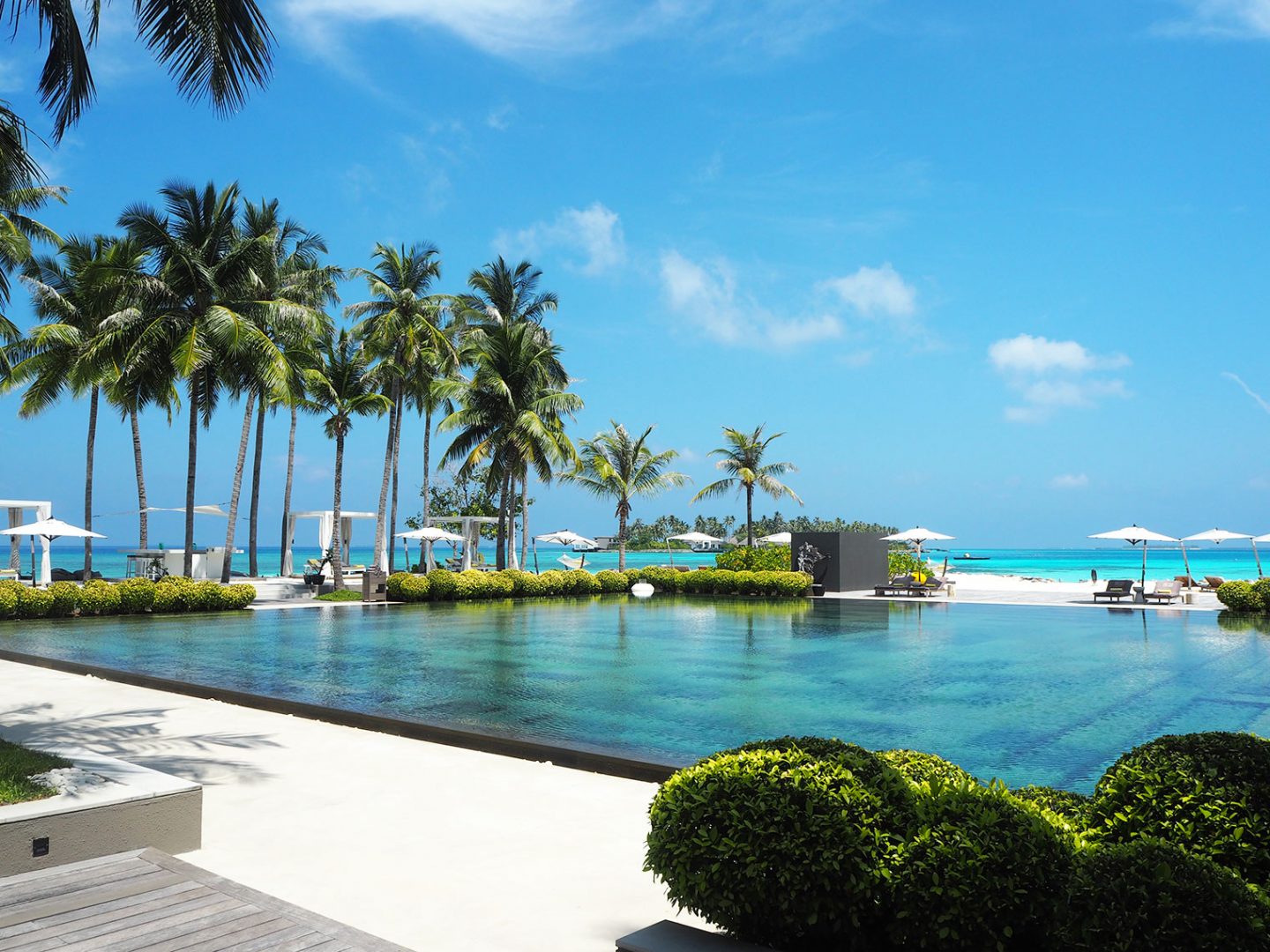 Main swimming pool Cheval Blanc Randheli Maldives
