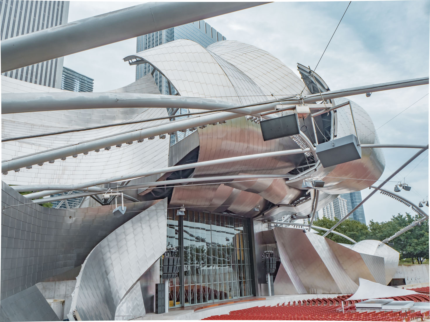 Jay Pritzker Pavilion in Chicago and mini city guide