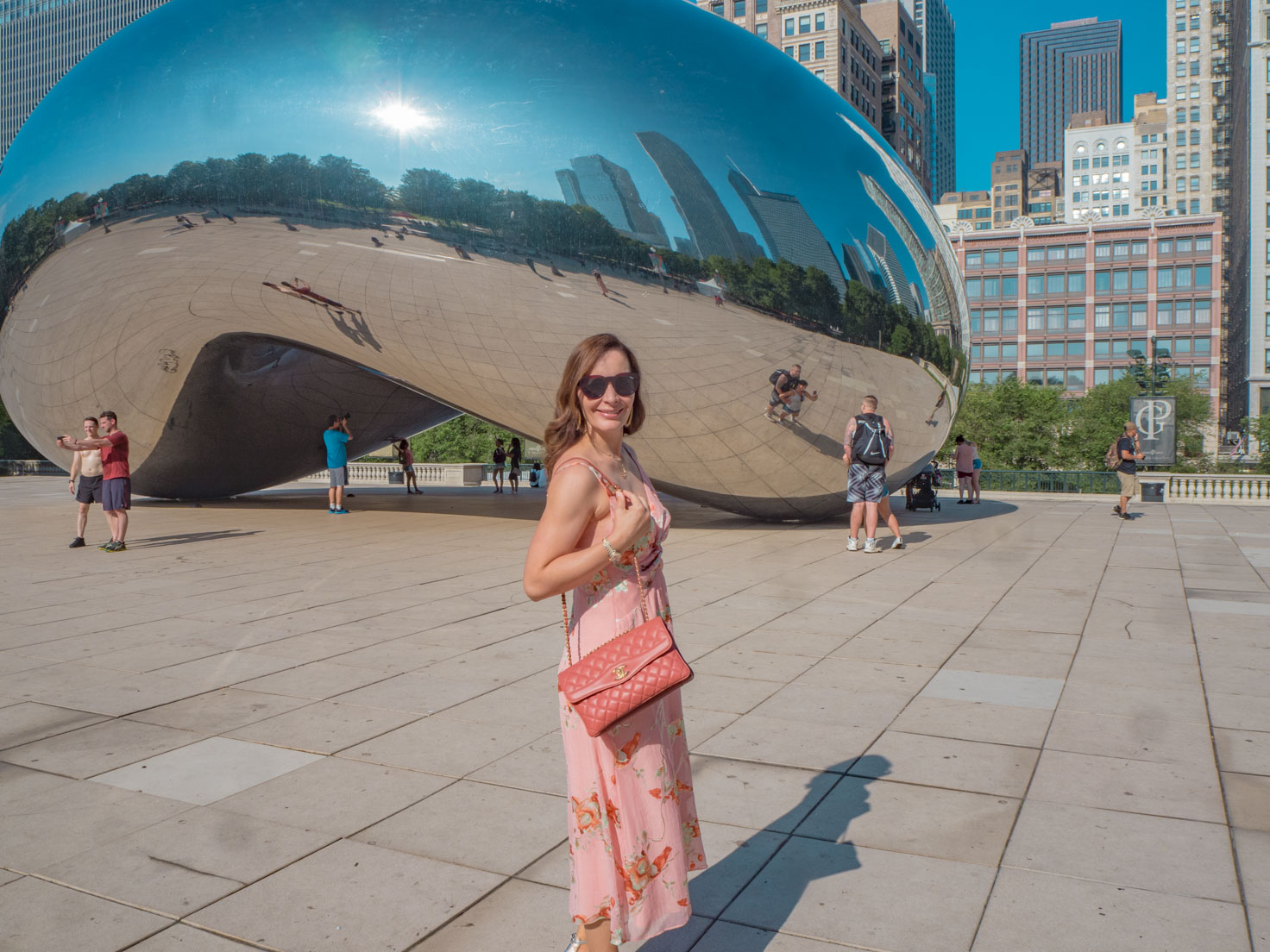 Petra Brisby from Chic Journal blog and the Cloud gate in Chicago