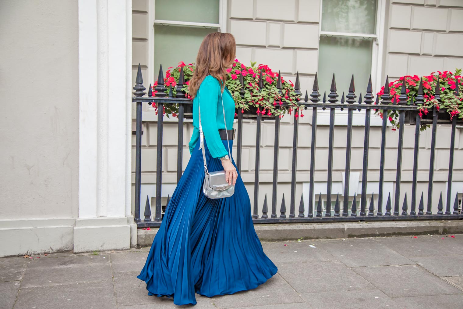 How to wear maxi skirt in the autumn